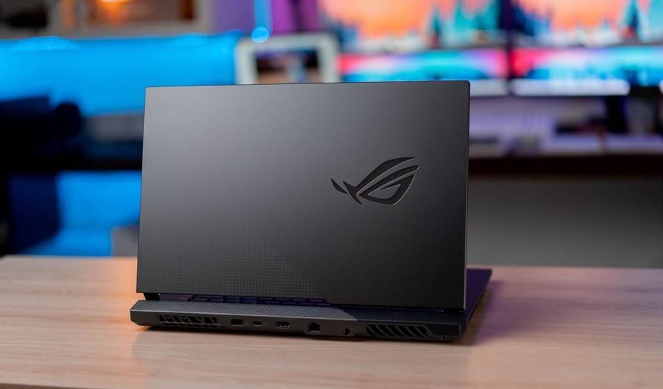 RED LAPTOP ASUS ROG Strix G15 G513IC