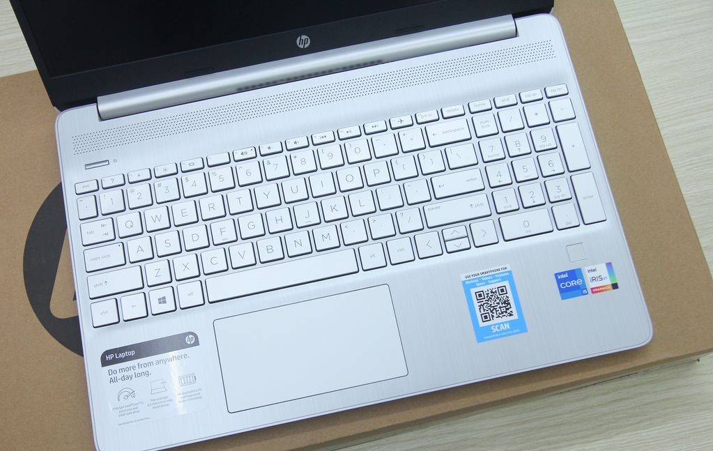 Red Laptop.Hp 15 DY2093DX i5 1135G7