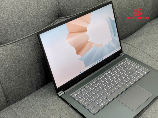 Red laptop MSI Modern 15 A5M R7 5700U.jpg