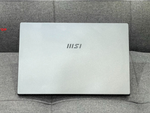 Red laptop. laptop MSI Modern 15 A5M R7 5700U.jpg
