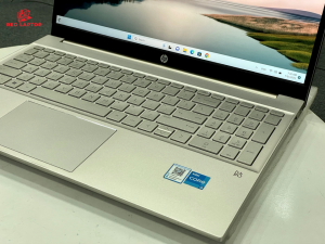 Red laptop HP Pavilion 15 eg2062TU i3 1215U.jpg
