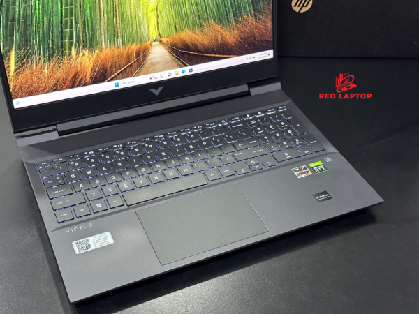 Red laptop HP VICTUS 16 e1107AX 7C140PA R5 6600H.jpg