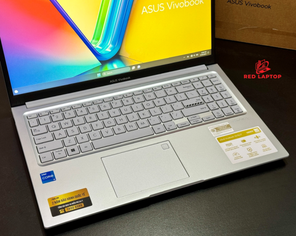 Red laptop Asus Vivobook 15 X1504VA NJ025W.jpg