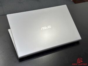 Red laptop Asus VivoBook X415EA i5 1135G7