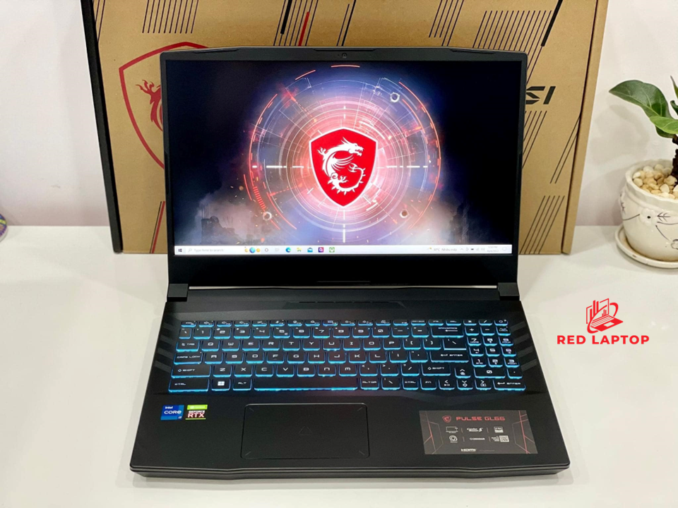 Red laptop MSI Gaming Pulse GL66 11UDK.jpg 1