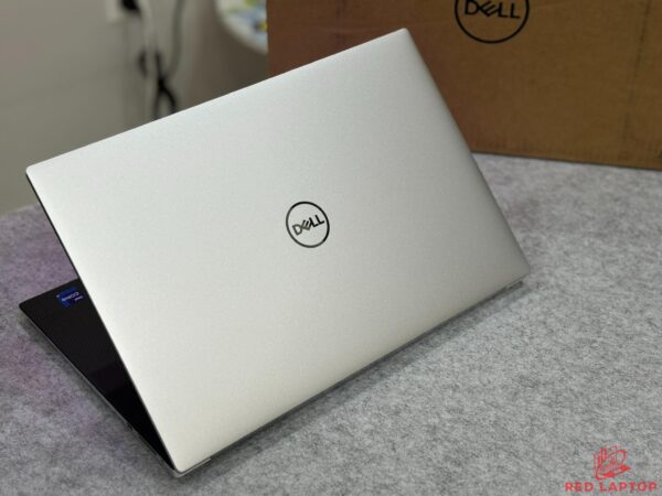 Red laptop.Dell XPS 15 9520 i9 12900HK
