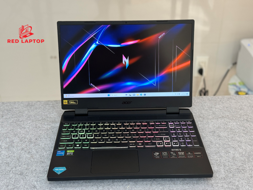 Red laptop Acer Nitro 5 Tiger AN515 58 52SP.jpg