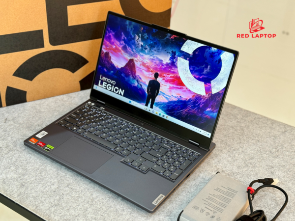 Red laptop.Lenovo Legion 5 R7000 APH9 R7 7840H.jpg