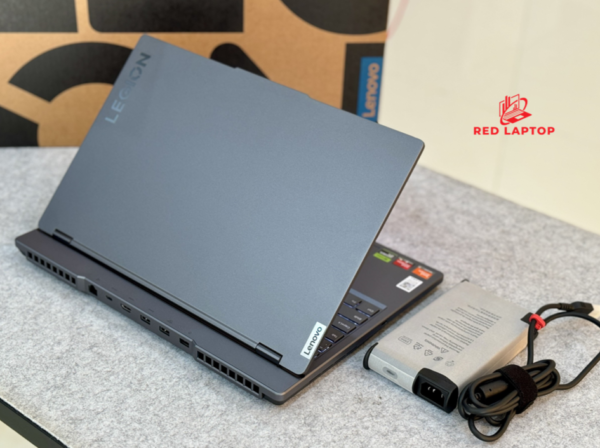 Red laptop laptop Lenovo Legion 5 R7000 APH9 R7 7840H.jpg