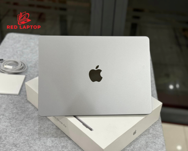 Red laptop.MacBook Air 13 inch M2 8GB 256GB.jpg
