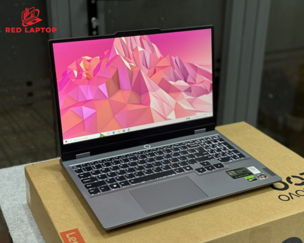 Red laptop Laptop Lenovo LOQ 15ARP9 R7 7435HS.jpg