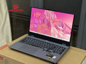 Red laptop Lenovo LOQ 15ARP9 R7 7435HS.jpg
