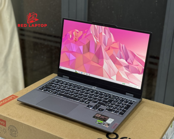Red laptop Lenovo LOQ 15ARP9 R7 7435HS.jpg