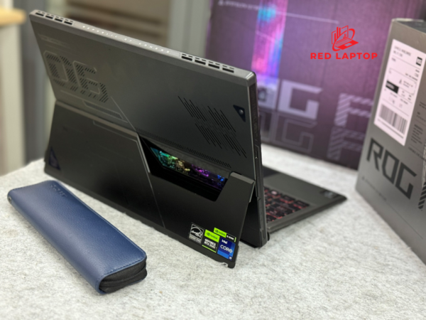 Red laptop ASUS ROG Flow Z13 GZ301VV.jpg