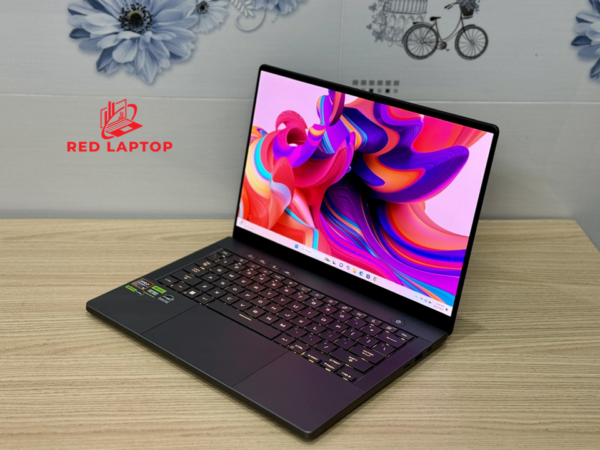 Red laptop ASUS ROG Zephyrus G14 GA403UV.jpg