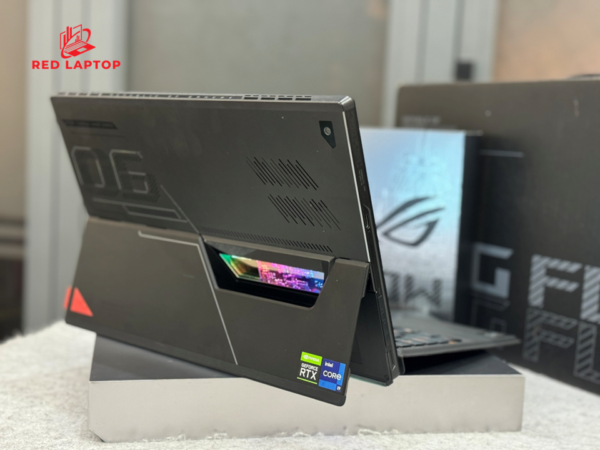 Red laptop Asus ROG Flow Z13 GZ301ZE 2022 i9 12900H.jpg