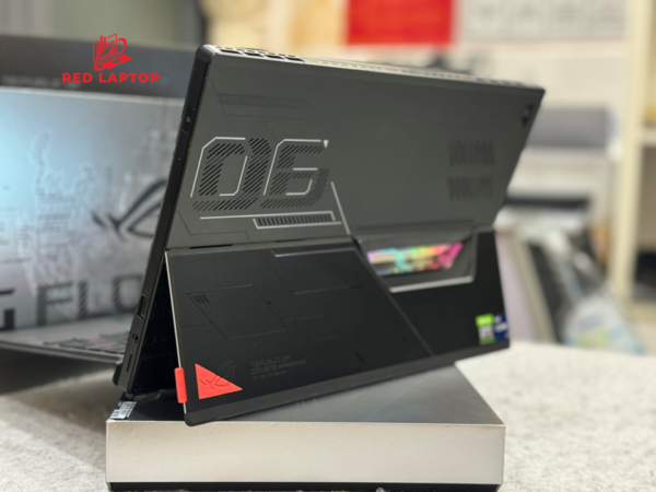 Red laptop.Asus ROG Flow Z13 GZ301ZE 2022 i9 12900H.jpg