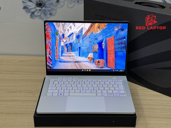 Red laptop ASUS ROG Zephyrus G14 GA403UV trang.jpg