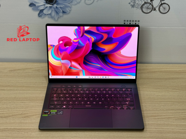Red laptop ASUS ROG Zephyrus G14 GA403UV.jpg