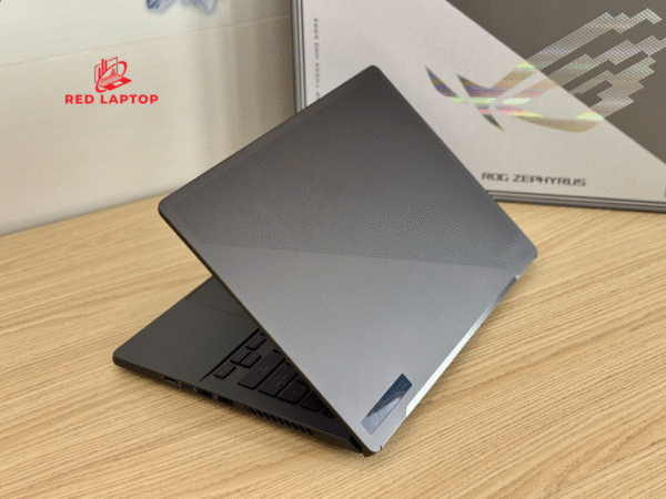Red laptop ASUS ROG Zephyrus G14 2023 R9 7940HS RTX4050.jpg