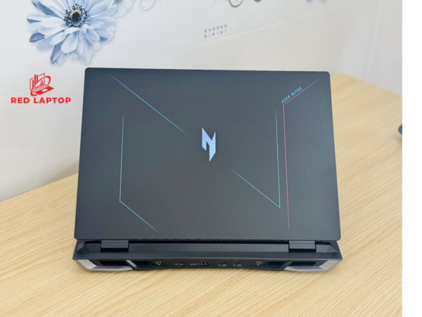 Red laptop.Acer Nitro 16 Phoenix AN16 41 R50Z.jpg
