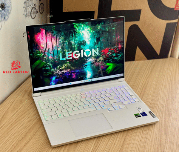 Red laptop Lenovo Legion 7 16IRX9 Core i7 14700HX.jpg