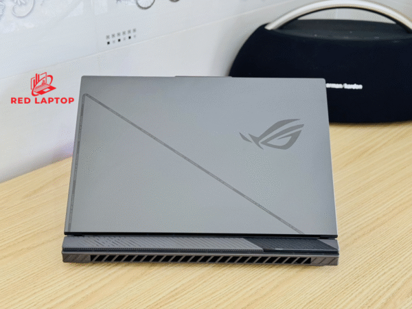 Red laptop.Asus Gaming ROG Strix G16 G614JU N4132W.jpg