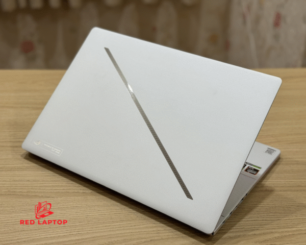 Red laptop. Asus ROG Zephyrus G16 GA605WV Ryzen AI 9 HX 370