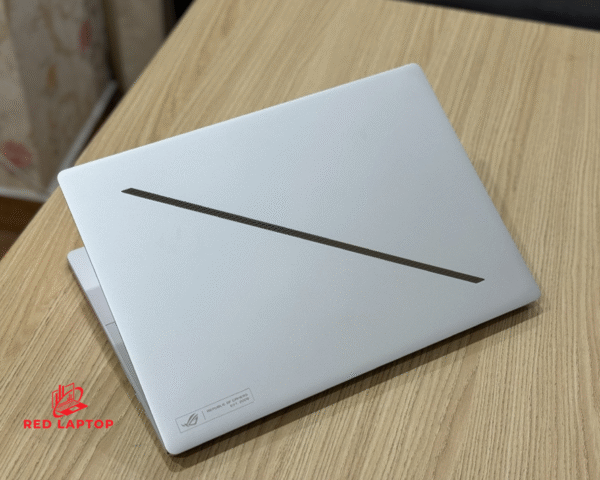 Red laptop.Asus ROG Zephyrus G16 GA605WV Ryzen AI 9 HX 370