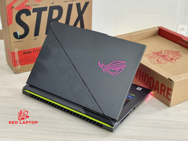 Red laptop laptop ASUS ROG Strix G16 G614JVR.jpg