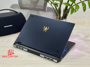 Red laptop Acer Predator Helios Neo 2024 PHN16 72.jpg