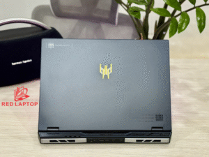 Red laptop.Acer Predator Helios Neo 2024 PHN16 72.jpg