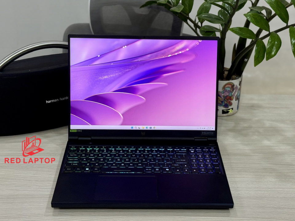 Red laptop Acer Predator Helios Neo 2024 PHN16 72.jpg 1